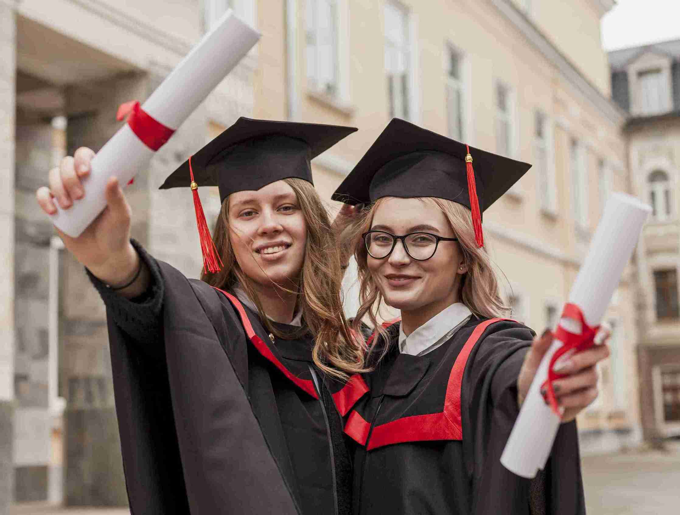  How Online Degrees Are Reshaping the Job Market: What Employers Are Looking for in 2025